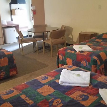 Gateway Motor Inn Narrandera Room photo